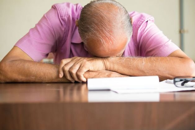 bệnh ù tai ở người lớn tuổi triệu chứng