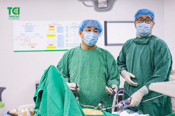 Trong trường hợp cần thiết, viêm phúc mạc cần được phẫu thuật để loại bỏ các mô nhiễm trùng