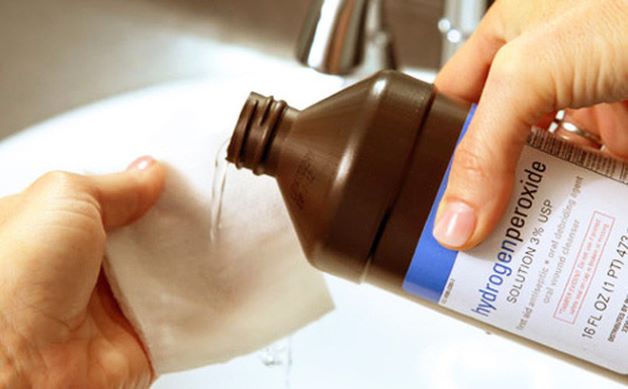 Chữa nhiệt miệng tại nhà với oxy già