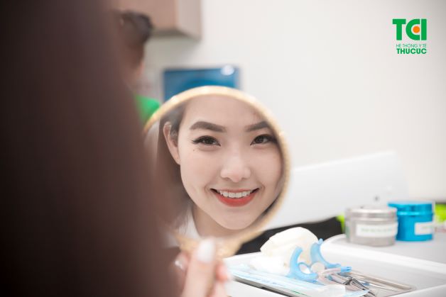 Sau khi thực hiện tẩy trắng răng xong, màu sắc răng sẽ được nâng tông rõ rệt nhờ nồng độ thuốc được căn chỉnh phù hợp cho tình trạng của tình khách hàng