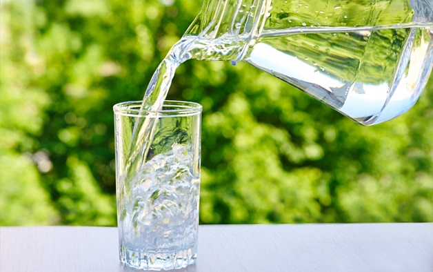 Cung cấp đủ nước cho cơ thể là cách hạ men gan cao