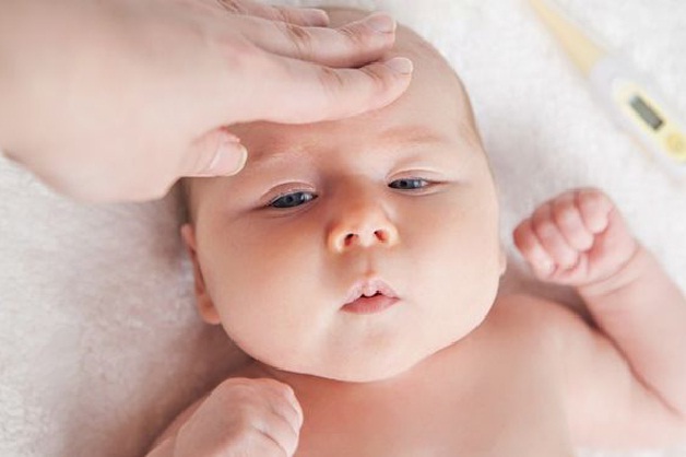 Con mọc răng sốt là hiện tượng nhiều trẻ gặp phải