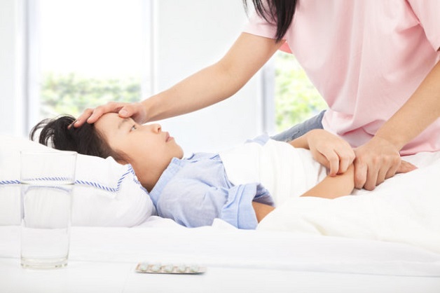 Khi qua giai đoạn nguy hiểm, bé bắt đầu hạ sốt và thuyên giảm các triệu chứng khác
