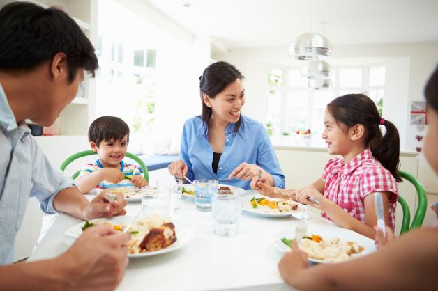Khi trẻ vui và có tâm lý thoải mái sẽ khiến các men tiêu hóa được kích hoạt giúp cho trẻ có cảm giác ngon miệng khi ăn. 