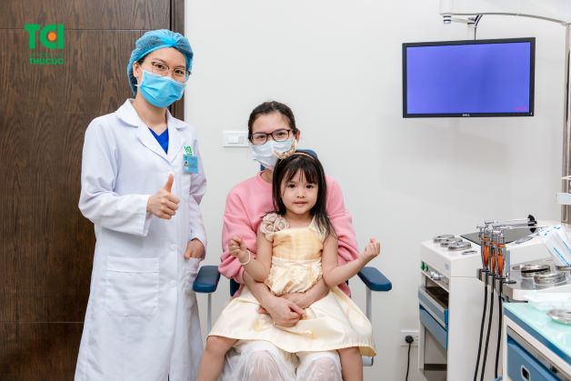 Trẻ biếng ăn kéo dài cha mẹ nên đưa trẻ đến bệnh viện để được bác sĩ và chuyên gia dinh dưỡng tư vấn, thăm khám và đưa ra phương pháp cải thiện chính xác nhất. 
