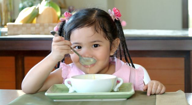 Nhiều cha mẹ muốn biết trẻ biếng ăn thì phải làm sao thì bé mới ăn uống bình thường trở lại