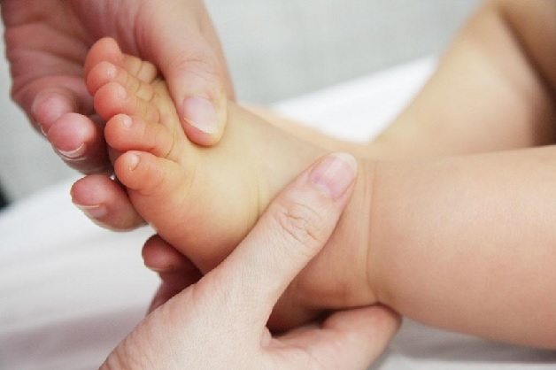 Trẻ sơ sinh bị vàng da có sao không là thắc mắc của nhiều bố mẹ