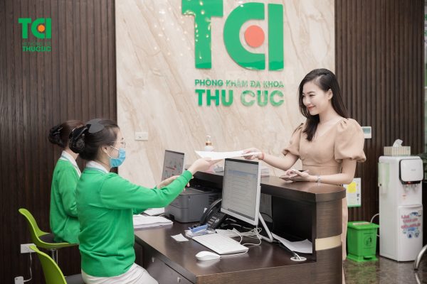có nên bọc răng sứ không