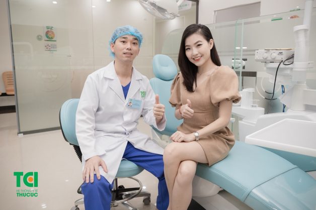 Nhổ răng khôn là một thủ thuật không quá phức tạp tuy nhiên bạn cần lựa chọn thực hiện ở các cơ sở nha khoa uy tín để không gây ra những biến chứng nguy hiểm