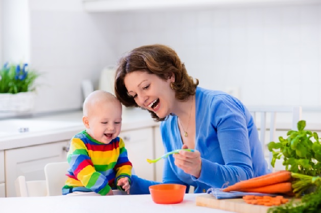 Bố mẹ nên kiên nhẫn hơn khi cho con ăn