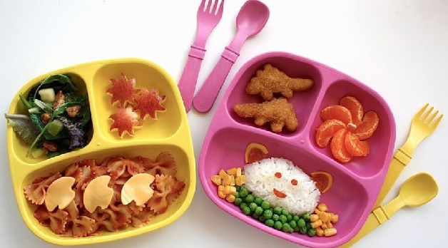 Bố mẹ nên trình bày món ăn đẹp mắt để kích thích sự thèm ăn của trẻ
