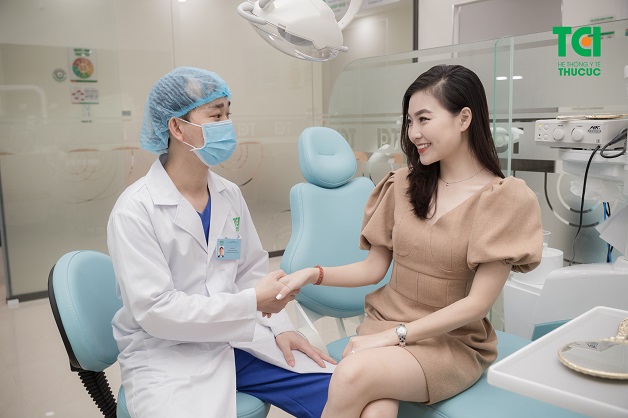 Cách chữa nhiễm trùng chân răng tốt nhất là đi khám bác sĩ