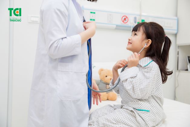 Trẻ em bị thiếu máu có thể do tủy xương sản sinh các tế bào hồng cầu không phù hợp đặc biệt, những trẻ bị suy dinh dưỡng, nhiễm trùng