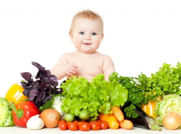 Lượng lớn chất xơ có trong các loại rau xanh giúp hệ tiêu hóa của trẻ hoạt động tích cực hơn, giải quyết tình trạng táo bón cho trẻ.