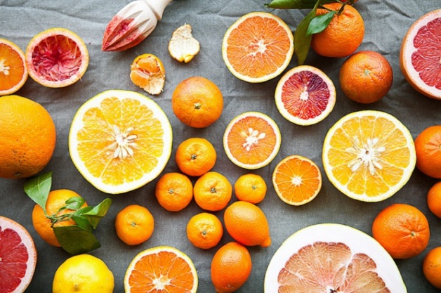 Khi trẻ bị ho gà bố mẹ nên hạn chế cho bé ăn những trái cây họ cam quýt
