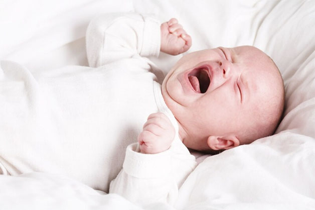 Trẻ biếng ăn khó ngủ dễ khiến trẻ rối loạn tâm lý, dễ quấy khóc.
