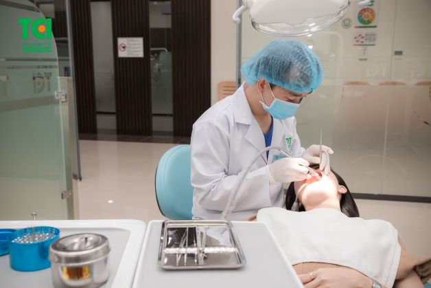 Trồng răng sứ cả hàm có nguy hiểm hay biến chứng gì không đều phụ thuộc vào tay nghề bác sĩ, cơ sở vật chất.