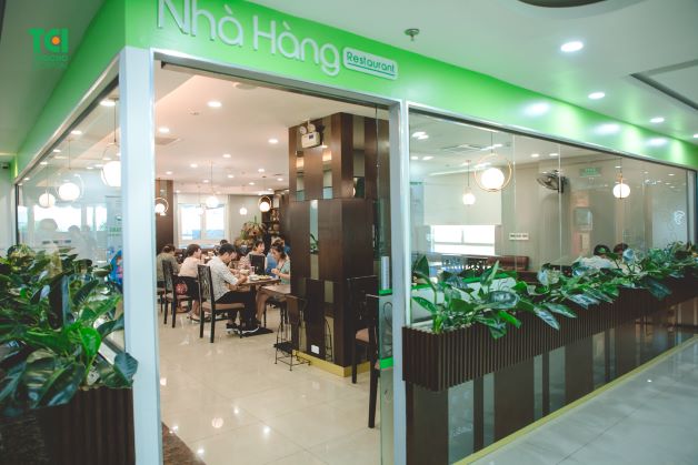 Nhà hàng tầng 8, khoa Sản được thiết kế hiện đại, thực đơn phong phú được lên bởi các chuyên gia dinh dưỡng hàng đầu.