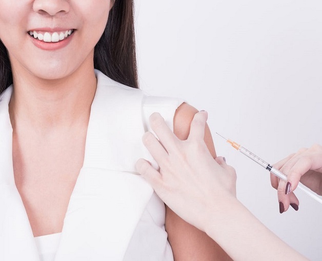 Tiêm phòng vắc xin phòng bệnh viêm gan B cho người lớn