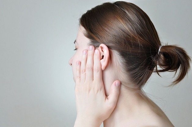 viêm vành tai chảy mủ là gì