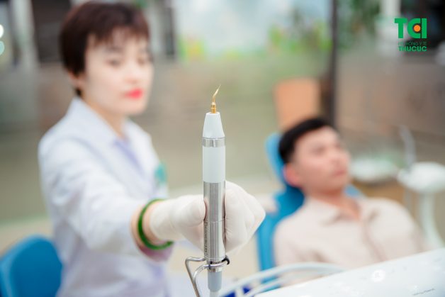 nhổ răng khôn mọc ngầm bằng phương pháp nhổ răng không đau Piezotome