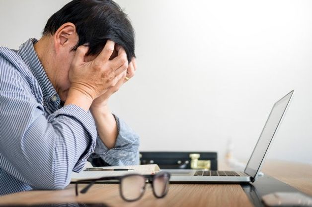 dùng thuốc xịt trị viêm xoang mũi có nguy hiểm không