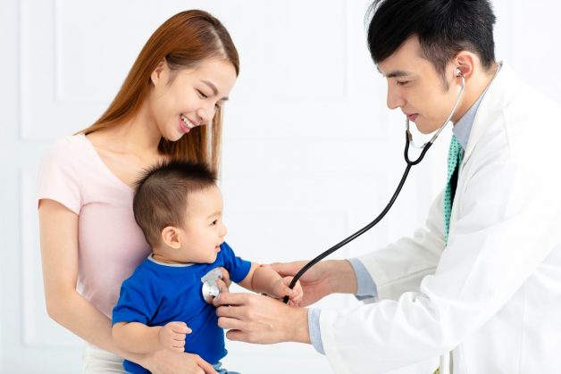 Đi khám sức khỏe cần mang theo gì đối với người dưới 18 tuổi?