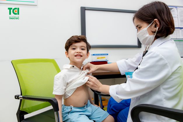 trẻ em khám sức khỏe định kỳ nên khám những gì