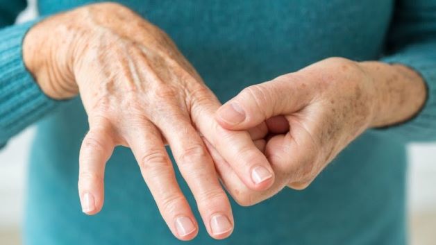 Triệu chứng phổ biến của bệnh gout là khớp sưng tấy, đau đột ngột, dữ dội...
