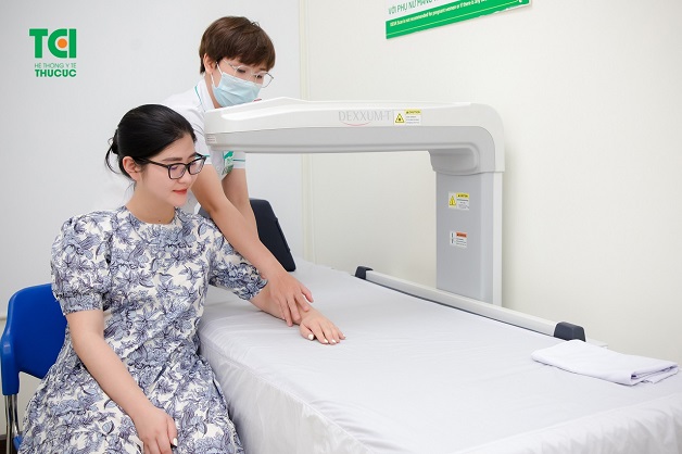 Đo loãng xương trong khám dinh dưỡng cho người bệnh xương khớp