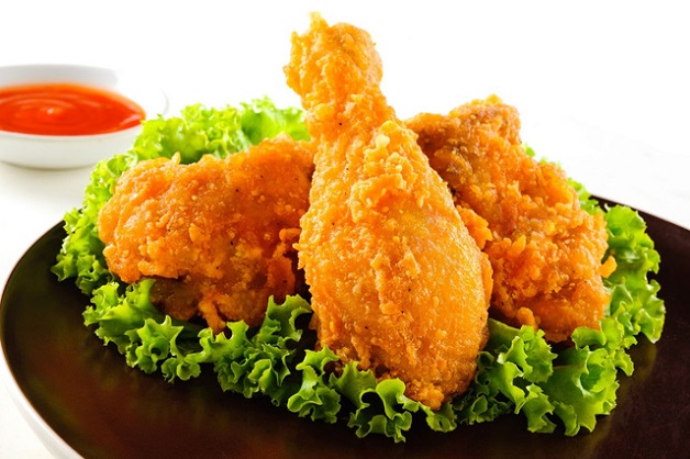 Người bệnh đau đầu nên hạn chế ăn thức ăn nhanh