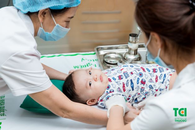 Trên thực tế, phẫu thuật cắt dính thắng lưỡi được thực hiện khá đơn giản, không hề gây nguy hiểm và biến chứng
