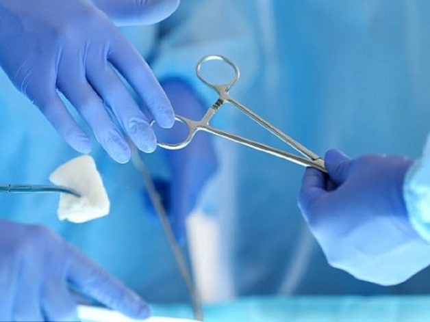 Việc cắt thắng lưỡi liệu có nguy hiểm gì không là thắc mắc của nhiều bậc cha mẹ khi có con bị dính thắng lưỡi