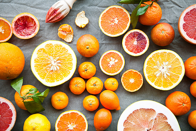 Bổ sung thực phẩm giàu vitamin C, giúp con tăng cường hệ miễn dịch và sức đề kháng để chống lại các loại vi khuẩn gây bệnh.