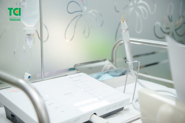 Nhổ răng bằng phương pháp sóng siêu âm Piezotome không đau, không chảy máu và không gây biến chứng