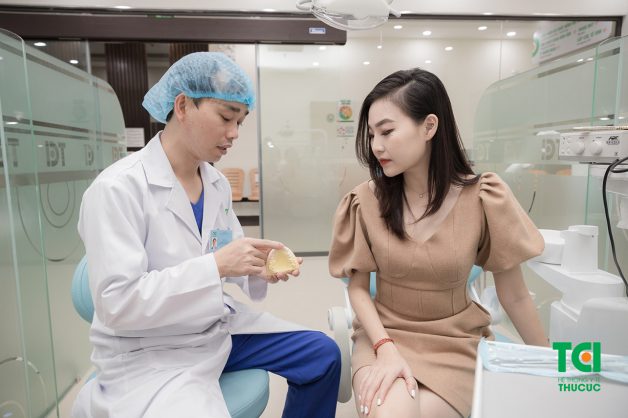 Tại các cơ sở nha khoa uy tín, bọc răng sứ được bảo hành trong vòng 10 năm