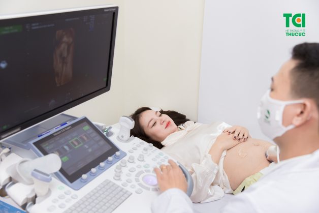 Với phụ nữ mang thai, bác sĩ sẽ tư vấn chỉ định cấy ghép implant sau khi đã sinh xong