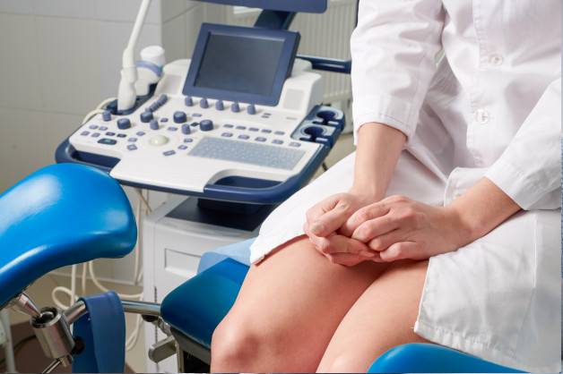 Kiểm tra bộ phận sinh dục ngoài trong lần đầu khám phụ khoa