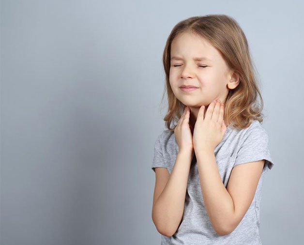 Có nhiều nguyên nhân khiến trẻ bị viêm họng