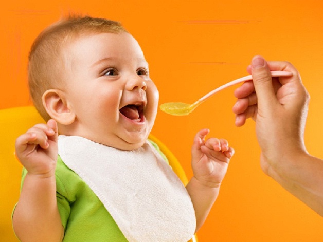 Bố mẹ hãy để giờ ăn của trẻ trở nên vui vẻ hơn