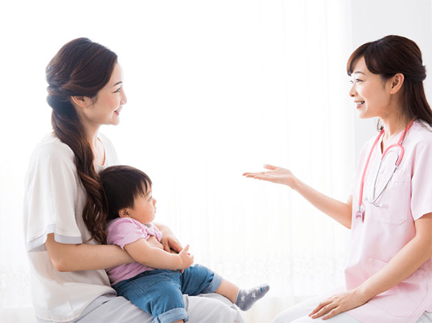 Bạn nên đưa trẻ đi khám bác sĩ nếu tình trạng táo bón của trẻ không chấm dứt.