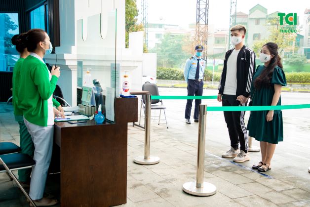 Thu Cúc thực hiện phân luồng, sàng lọc chặt chẽ trước khi vào viện.