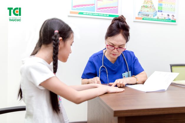Trẻ biếng ăn sẽ không thể hấp thụ được các chất dinh dưỡng và từ đó gây ảnh hưởng đến quá trình phát triển toàn diện của trẻ.