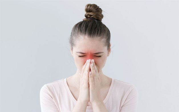 Viêm xoang là một trong những nguyên nhân dẫn đến viêm họng mãn tính.