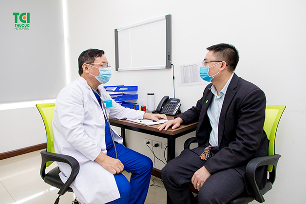 Bác sĩ xét nghiệm tinh dịch đồ