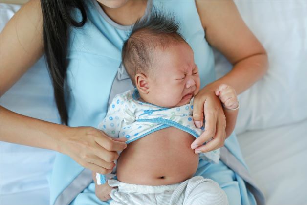 Trẻ bị tiêu chảy có biểu hiện mệt mỏi, quấy khóc, bỏ ăn, nôn ói…