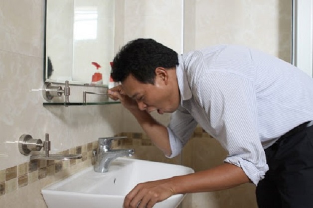 Buồn nôn và nôn - dấu hiệu ung thư dạ dày giai đoạn cuối