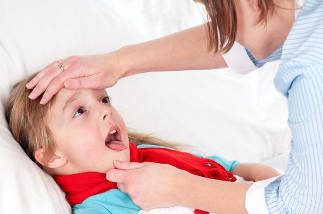 Có nhiều nguyên nhân gây ra bệnh viêm họng cấp ở trẻ