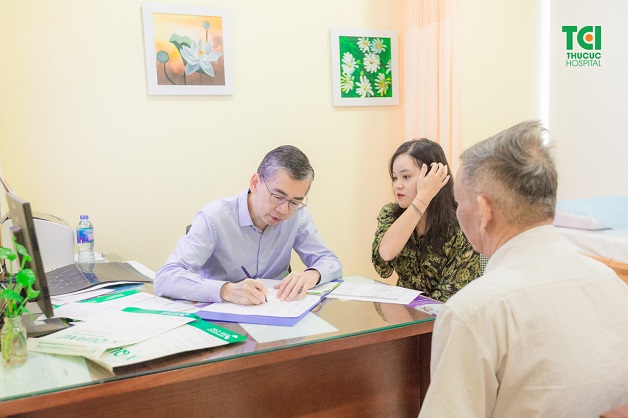 Dấu hiệu ung thư vòm họng và cách điều trị hóa trị