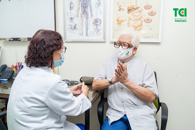 Thăm khám sớm ngay giúp chẩn đoán và điều trị ung thư dạ dày ngay từ giai đoạn đầu.